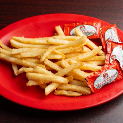 Fries and several packets of ketchup on a red plate.