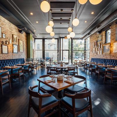 Spacious dining area, decoration