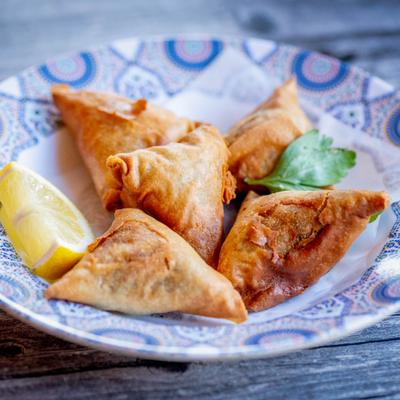 Veggie samboosa appetizer.
