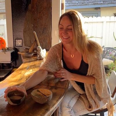 A person preparing kava.