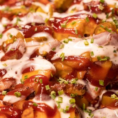 A closeup on brisket mac and cheese