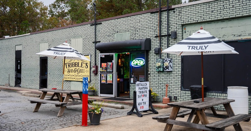 Exterior, seating area in front of the restaurant