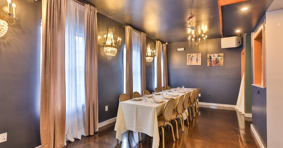 Private dining table