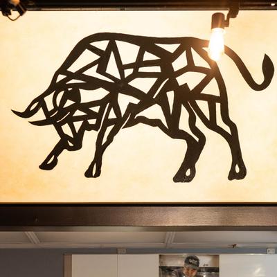 Bull, drawing on the wall.