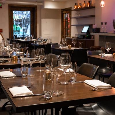 Seating area, table setting, glasses, cutlery, napkins