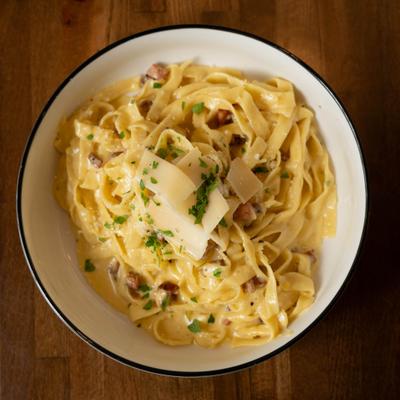 Fettuccine carbonara, overhead view.
