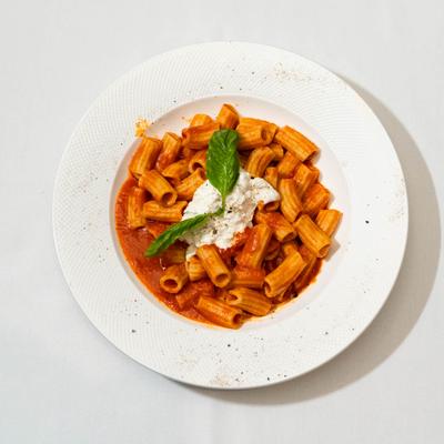 The Cheese Wheel Pasta with rigatoni, top view.