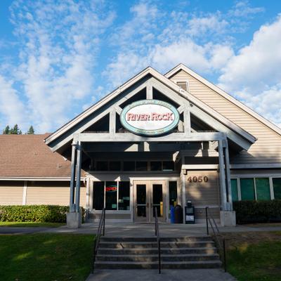 River Rock Grill and Ale House storefront.