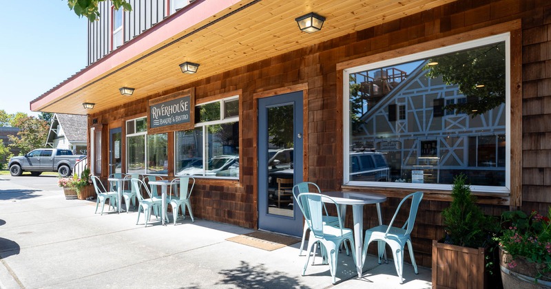 Exterior, tables and chairs ready for guests