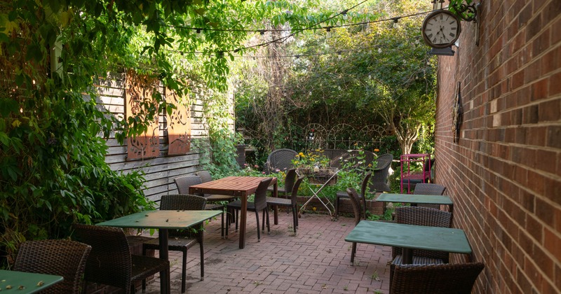 Outdoor, seating area