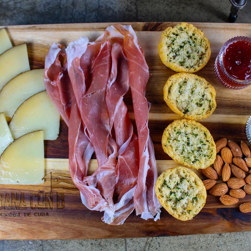 menu item 2 of 10, Tabla Mixta De Jamon Y Queso