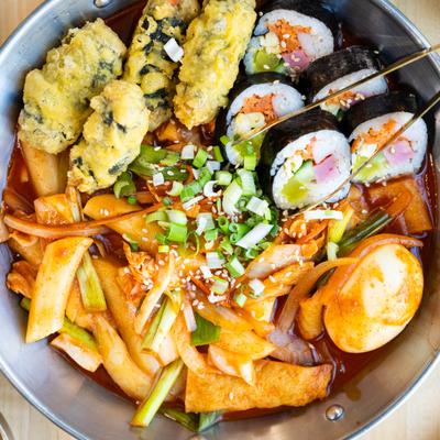 Spicy rice cakes combo dish.