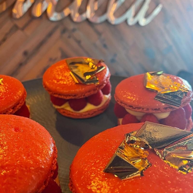 Rasberry Macaron photo