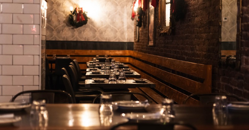 Dining area, banquette seating