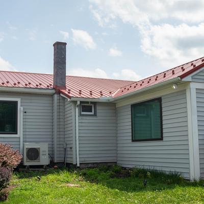 E and E Family Diner, exterior.