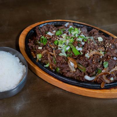 Grilled marinated filet of beef and white rice.