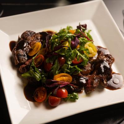 Peppersteak, served.