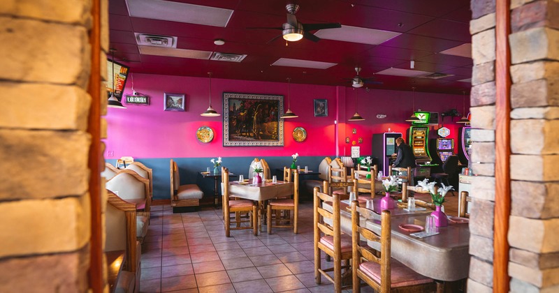 Wide view to the diner area