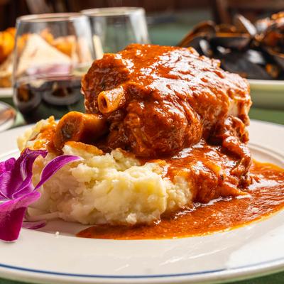 Pork Ossobucco with mashed potatoes, side view.