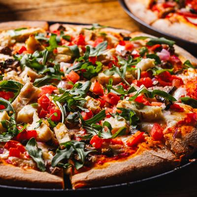 Chicken garlic supreme pizza.