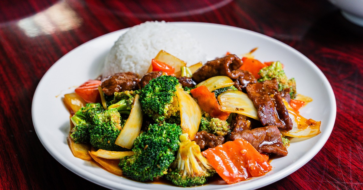 Beef and broccoli with a side of rice