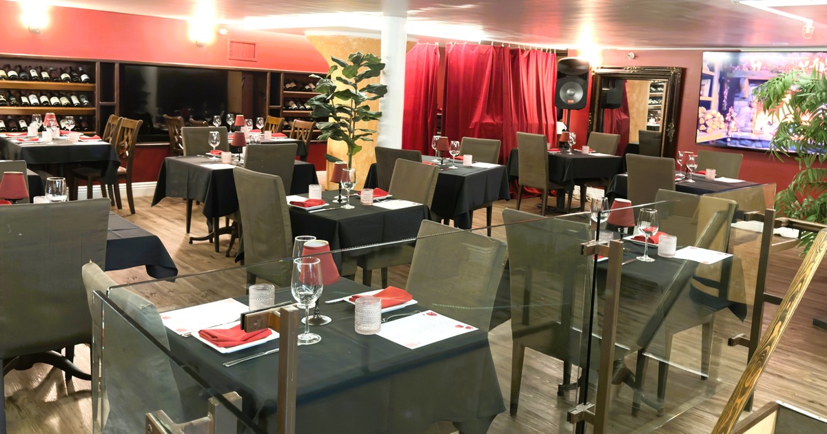 Private dining mezzanine at Il Sogno Italiano with AV near the San Diego Convention Center.