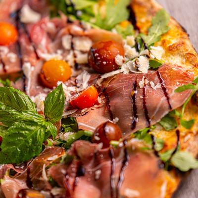 Prosciutto Crudo Pizza closeup