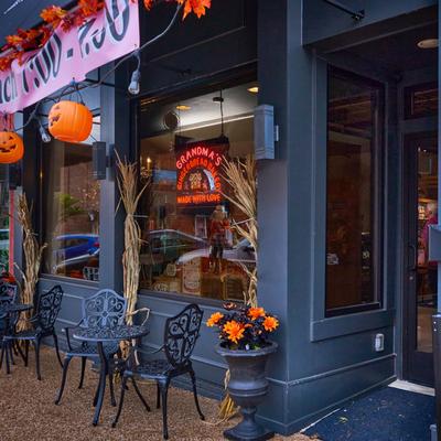 Exterior, tables by the front entrance.