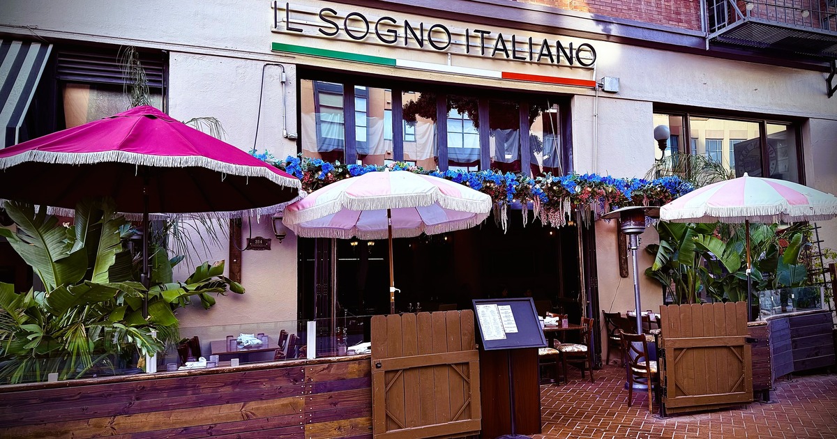 Outdoor patio and entrance at Il Sogno Italiano in San Diego’s Gaslamp Quarter.