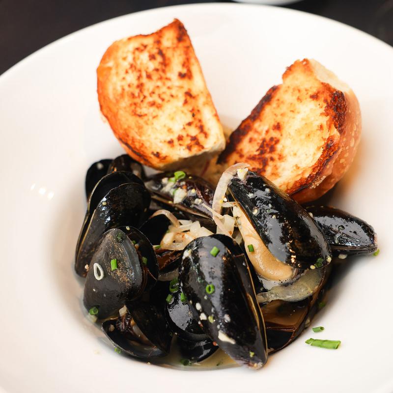 steamed mussels photo