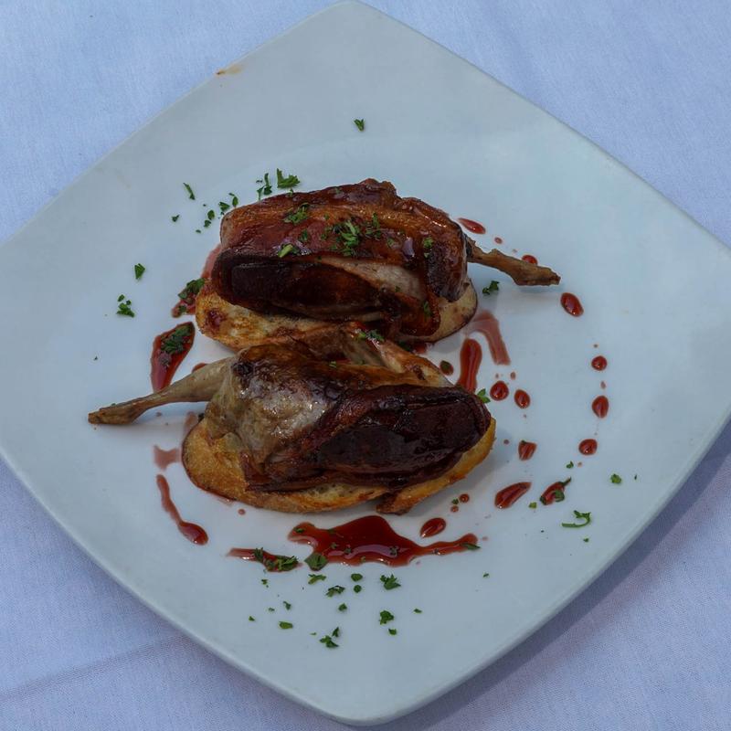 Codorniz Asadas Relleno con Chorizo photo