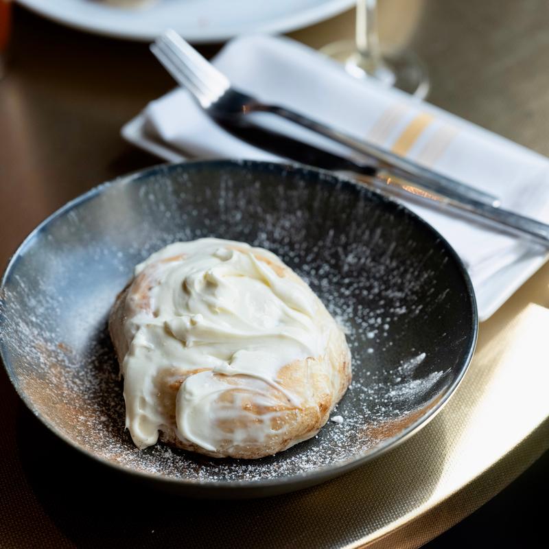 Warm Cinnamon Roll (Veg) photo