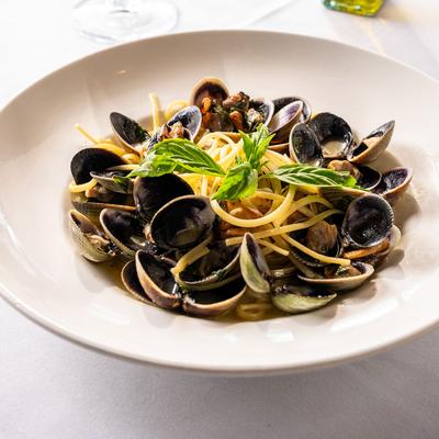 Linguine pasta with clams, in garlic white wine sauce.