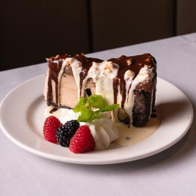 Cheesecake with berries.