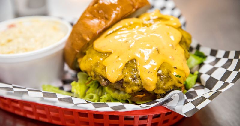 Cheeseburger with lettuce and onions