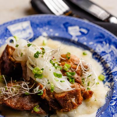 Masitas de Cerdo served on a blue patterned plate.