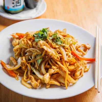 Specialty dish with choice of meat or shrimp, Viet-Style Lo Mein