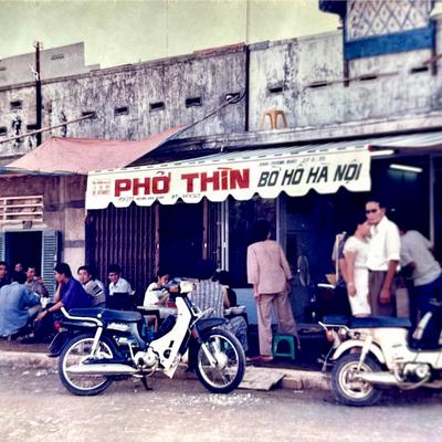 Pho Thin outside.