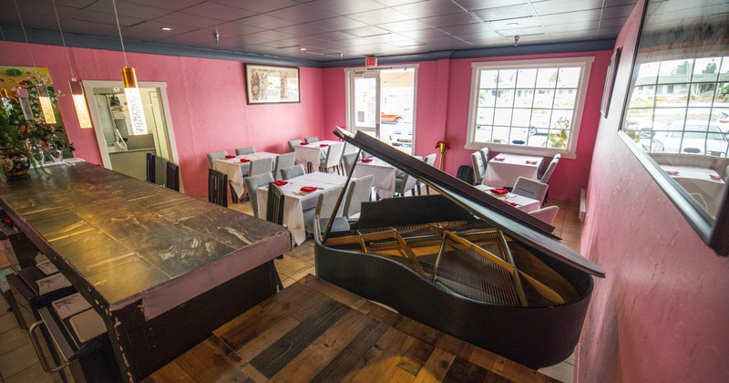 Diner tables and chairs, piano in front