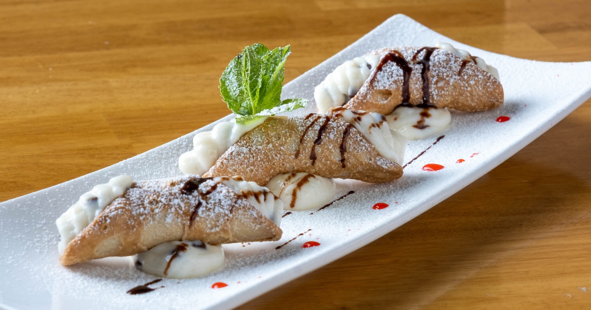 Cannoli dusted with powdered sugar