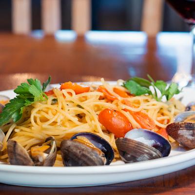 Clams and spaghetti.