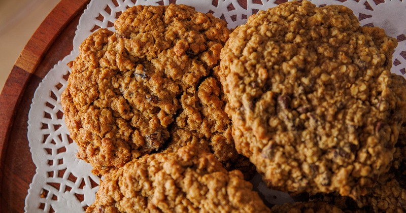 Oatmeal raisin cookies