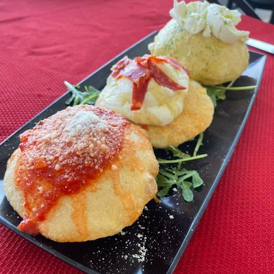 Small Montanara pizzas