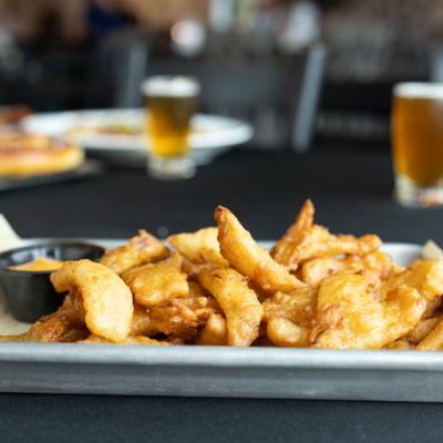 Fried onion petals served with Boodas sauce.