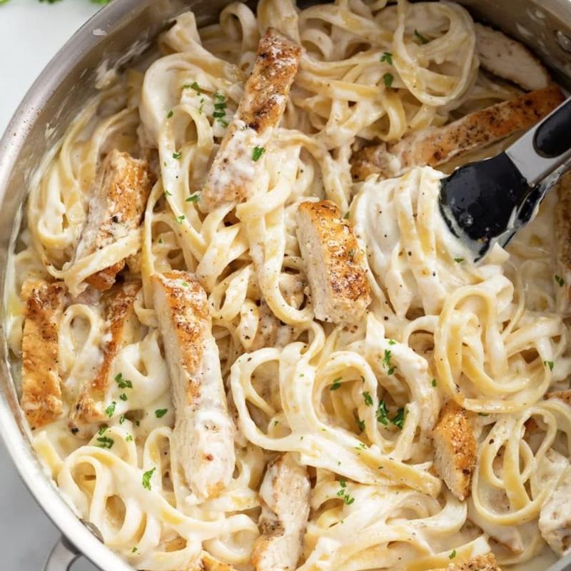 CHICKEN ALFREDO PASTA photo