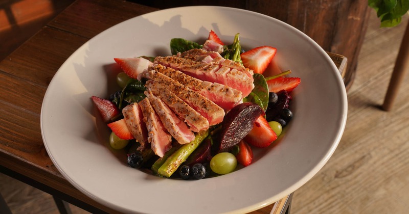 Seared Tuna and Spinach Salad