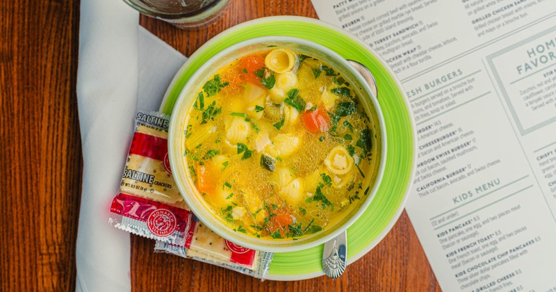 Chicken soup with crackers
