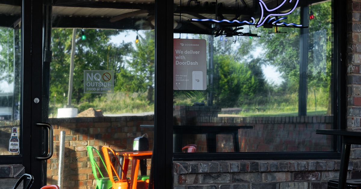 Exterior, terrace, tables, chairs