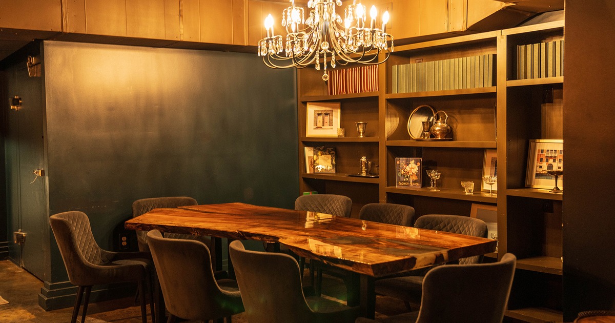 Private table for eight guests in the corner