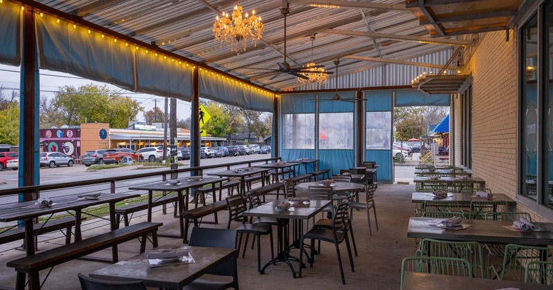 Covered patio, seating area
